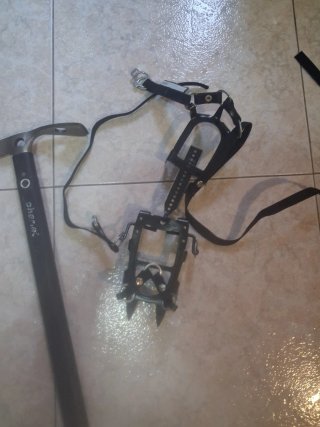 Piolet y Crampones Alpinismo Charlet Moser