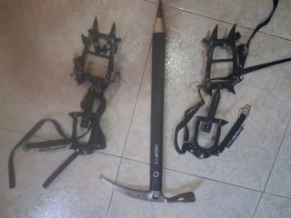 Piolet y Crampones Alpinismo Charlet Moser