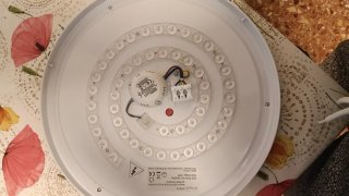 Plafón LED acabado simulación madera y blanco