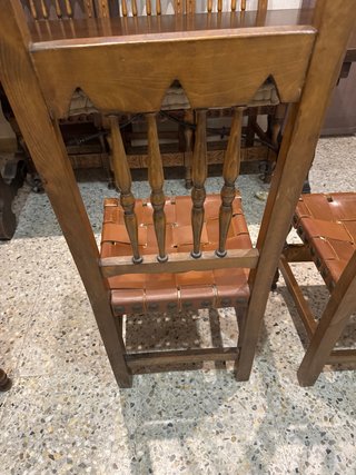 Mesa  madera maciza y 6 sillas (Antigüedad)