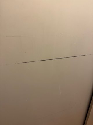 Armario metálico gris con llave