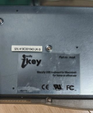 Teclado Macally iKey USB con 2 puertos