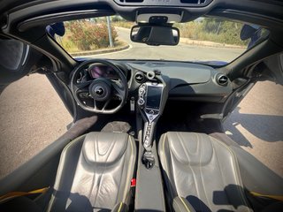 McLaren 650S 2022