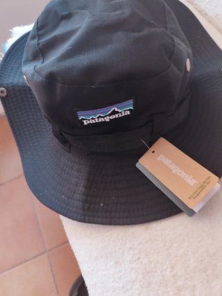 Sombrero Patagonia ala ancha negro multicolor