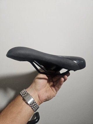 Sillín de bicicleta negro