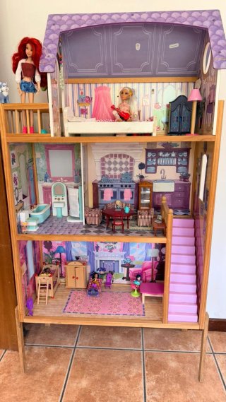 Casa de Muñecas con Muebles