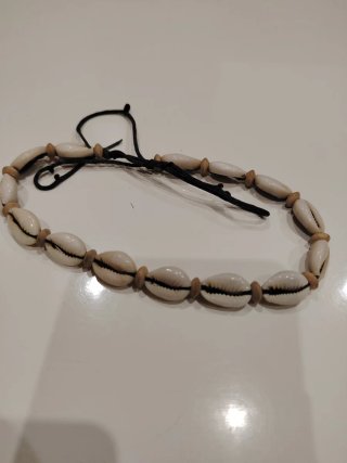 Pulsera de conchas y abalorios azules