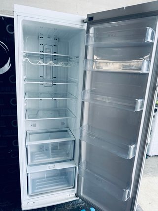 572.Frigorifico 1 puerta Vertical Samsung No Frost