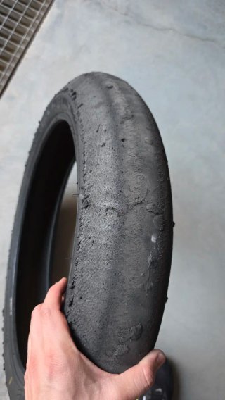 Bridgestone Battlax V02 Delantero