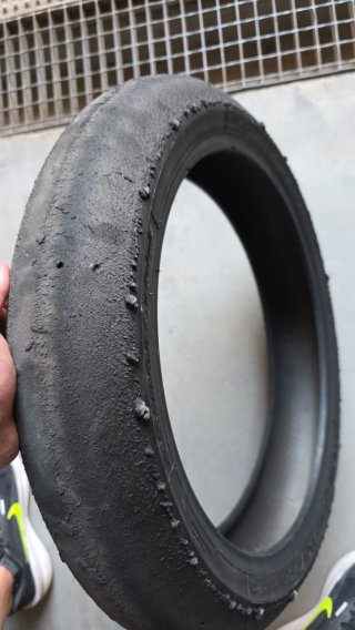Bridgestone Battlax V02 Delantero