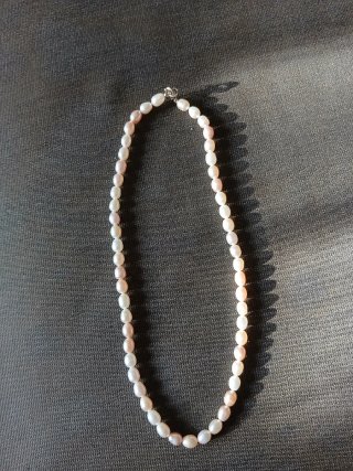 Collar y pulsera de perlas