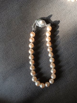 Collar y pulsera de perlas