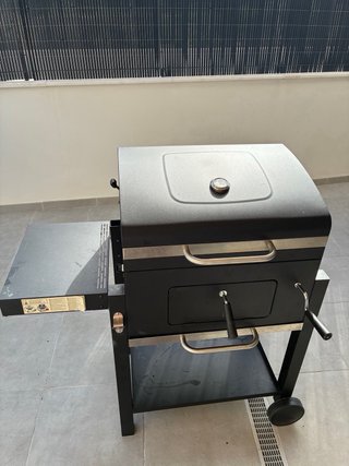 Barbacoa de carbón negra