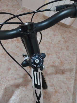 Bicicleta Montaña BH Blanca y Morada