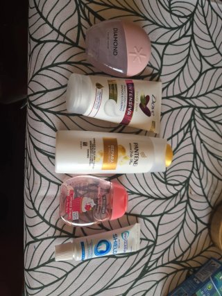 Kit,crema,colonia,champú,gel manos,pasta dientes