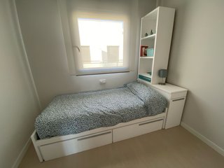 Cama infantil con cajones, estanteria y  zapatero