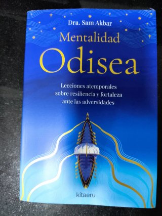 Libro Mentalidad odisea, de la doctora Sam Akbar