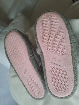 Zapatillas Unit grises y rosas con pompones