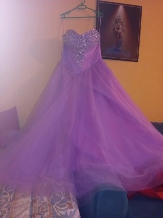 Vestido de fiesta morado con pedrería