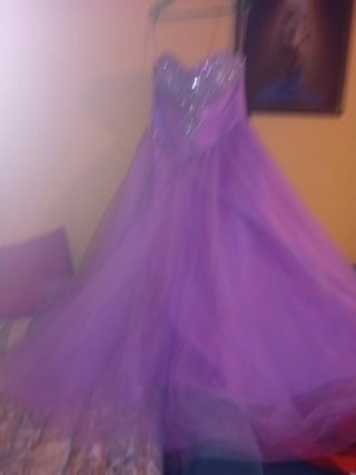 Vestido de fiesta morado con pedrería