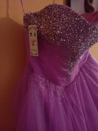 Vestido de fiesta morado con pedrería