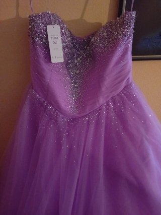 Vestido de fiesta morado con pedrería