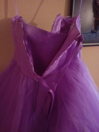 Vestido de fiesta morado con pedrería