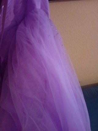 Vestido de fiesta morado con pedrería