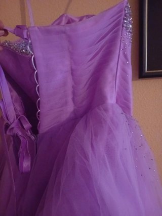 Vestido de fiesta morado con pedrería