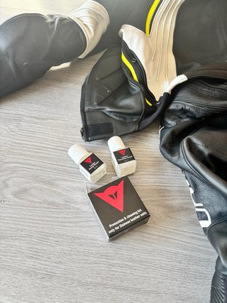 Mono Dainese Avro Talla 50 Dos piezas