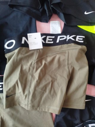 Shorts Nike Mujer Deporte Negro y Verde Oliva