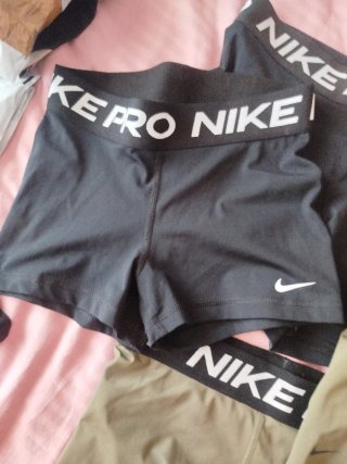 Shorts Nike Mujer Deporte Negro y Verde Oliva