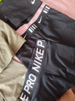 Shorts Nike Mujer Deporte Negro y Verde Oliva