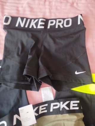Shorts Nike Mujer Deporte Negro y Verde Oliva