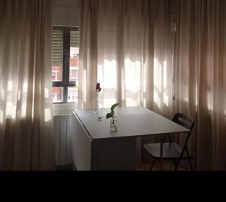 Mesa plegable blanca