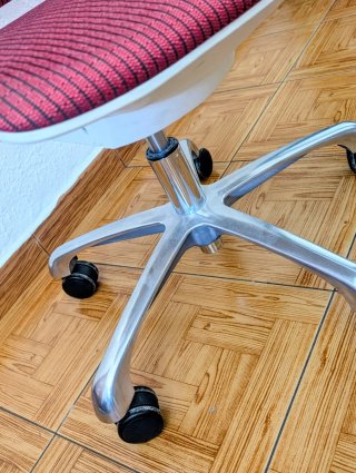 Silla de oficina comprada en el corte inglés.