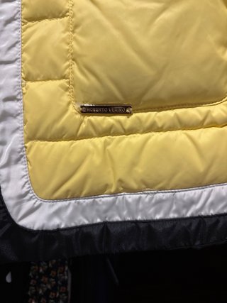 Chaqueta de plumas amarilla Roberto Verino