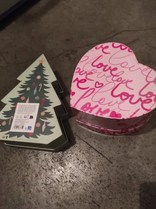 Caja árbol y corazón