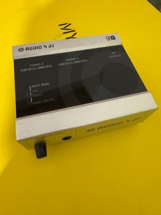 Native Instruments Audio 4 DJ