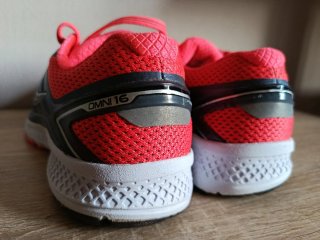 Zapatillas running Saucony Omni 16