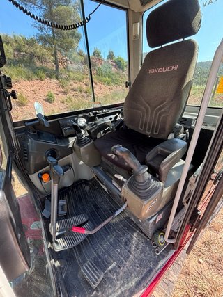 Retroexcavadora Takeuchi TB260