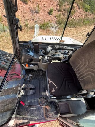 Retroexcavadora Takeuchi TB260