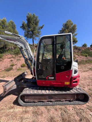 Retroexcavadora Takeuchi TB260