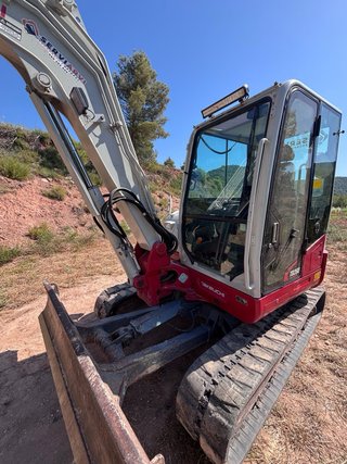 Retroexcavadora Takeuchi TB260