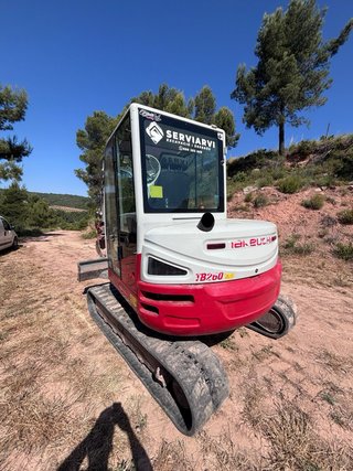 Retroexcavadora Takeuchi TB260
