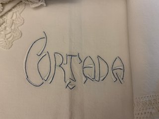 Sábana y funda de almohada antiguas bordadas