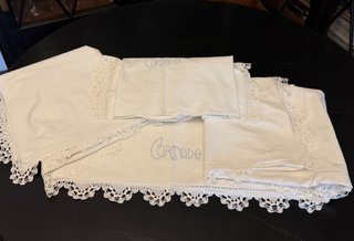 Sábana y funda de almohada antiguas bordadas
