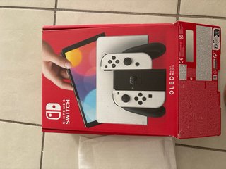 Nintendo Switch OLED Bianca
