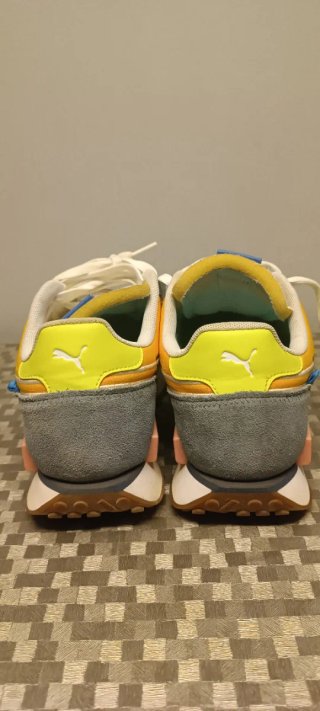 Zapatillas Puma grises, turquesa y amarillas