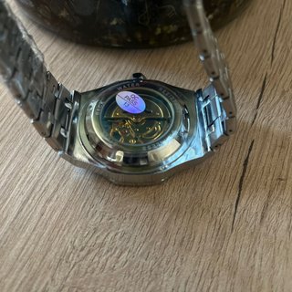 Reloj Automático con Mapa Mundial